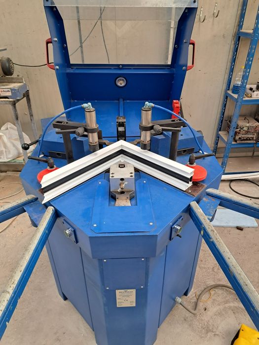 Masina , utilaj sertizat profile aluminiu