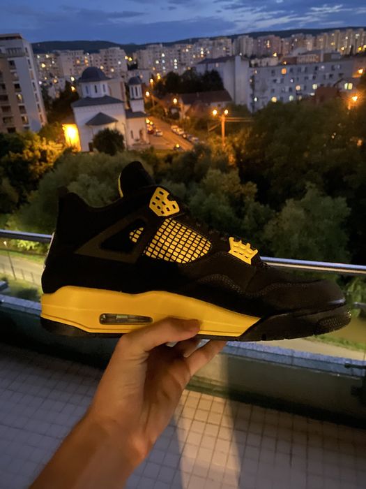 Jordan 4 Yellow Thunder