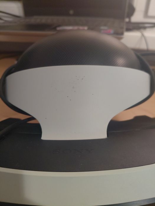 Плейстейшън 4 слим със VR очила и два джойстика
