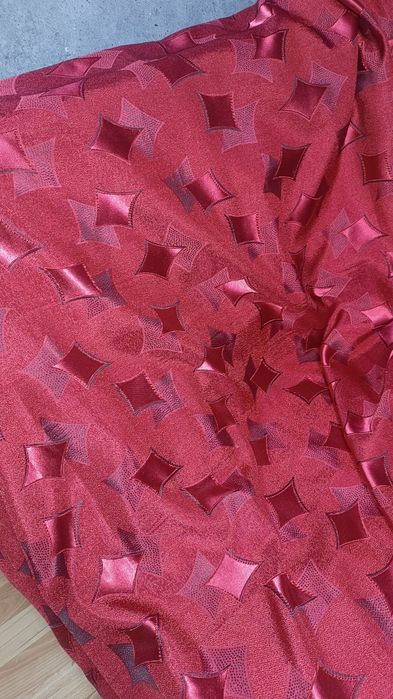 Продам шторы красного цвета