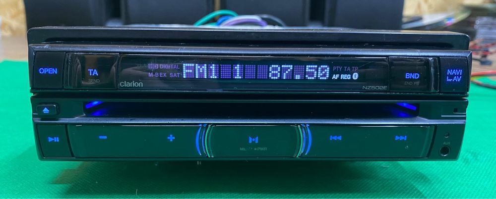 DVD/Cd player auto Clarion NZ 502E ecran retractabil BT Usb Aux