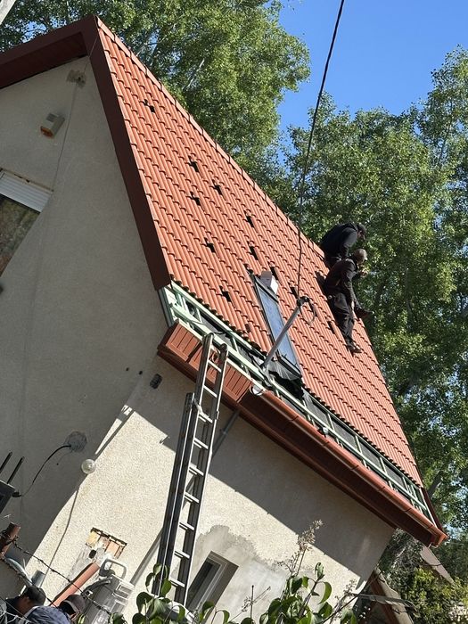 Executam orice tip de reparatii si montare tigla metalica