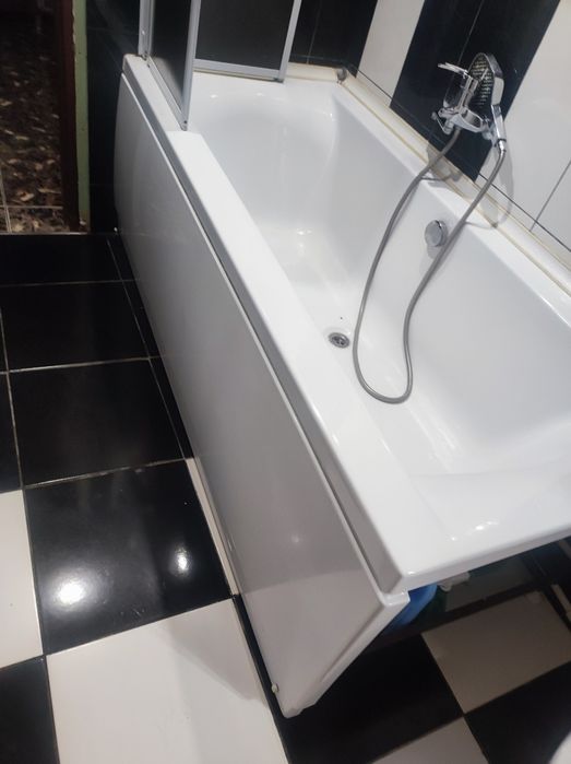 Vând cada  baie cu suport metalic