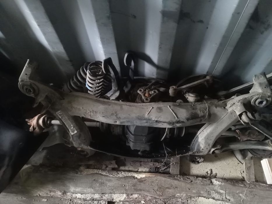 Продам запчасти на мерс С 180