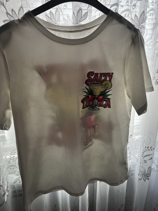 Правя разчистване на гардероба си и качвам някои дрехи на символични цени които са нови или носени броени пъти!(размерL/M/S)