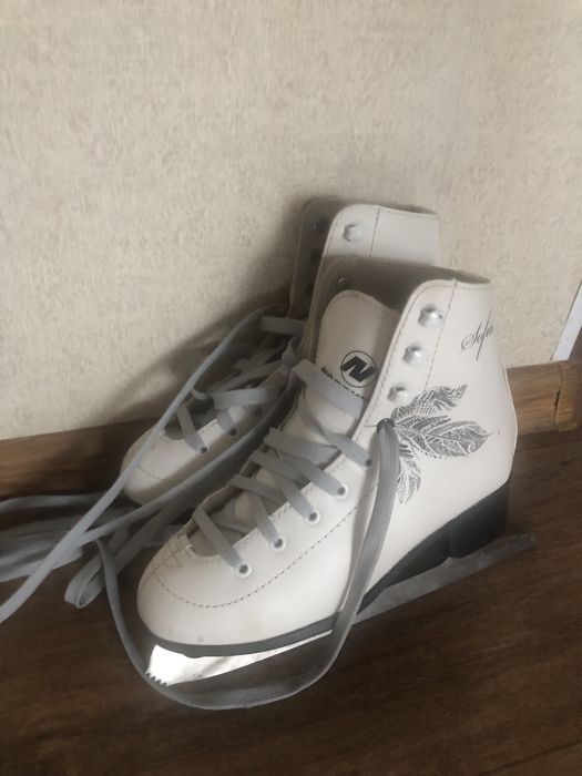 Продам коньки 35 размер