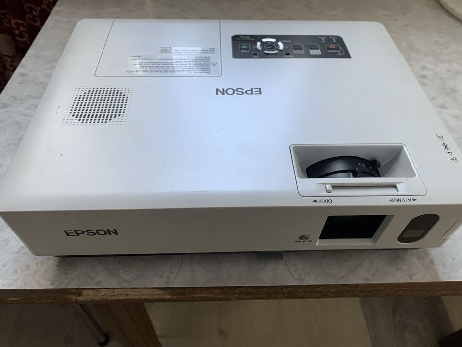 Продается отличный проетор EPSON