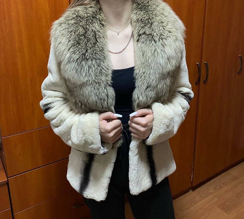 Продам полушубок, с песцом