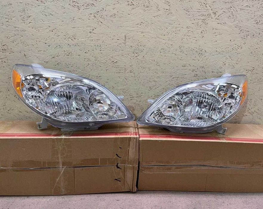 Фара Тойота Матрикс 2003-  Toyota Matrix 2010-