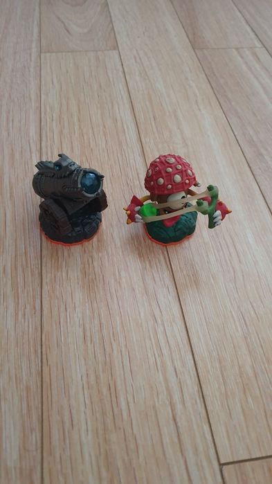 Figurine Skylanders Giants (preț pentru ambele figurine)