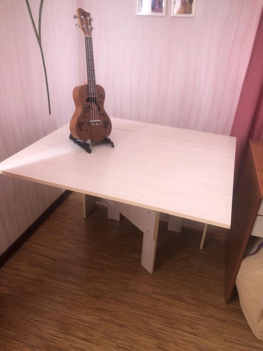 Стол книжка, оттенок светлый