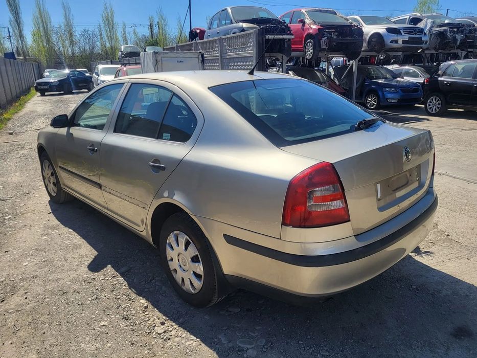 Dezmembram Skoda Octavia 2 Haion spate cu luneta/ Bara spate/