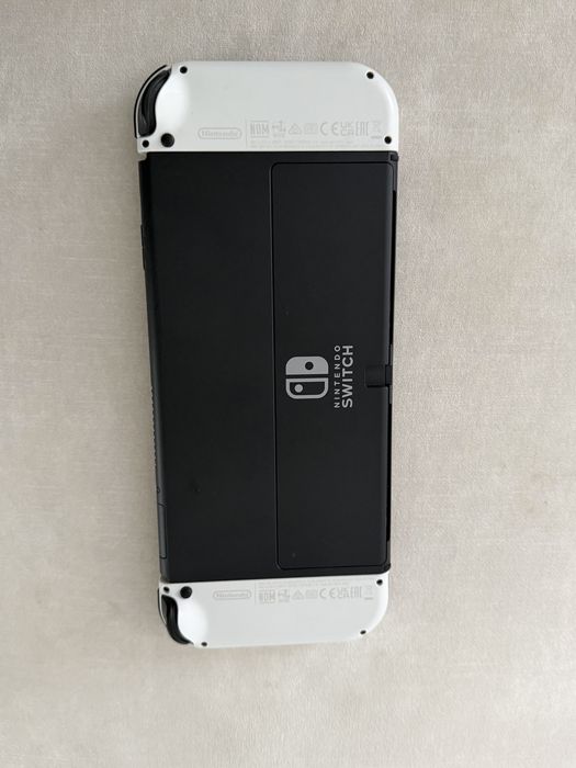 Nintendo Switch OLED White – Husă + 2 jocuri | Gata de utilizare