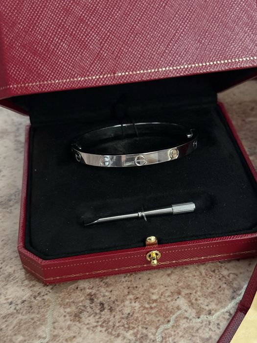 Продам браслет  Cartier 925 пробы