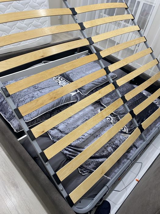 Двуспальняя кровать 180/200