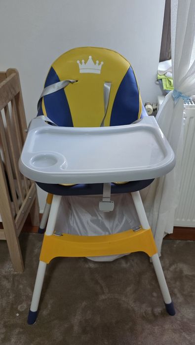 Vand scaun de masa pentru bebe