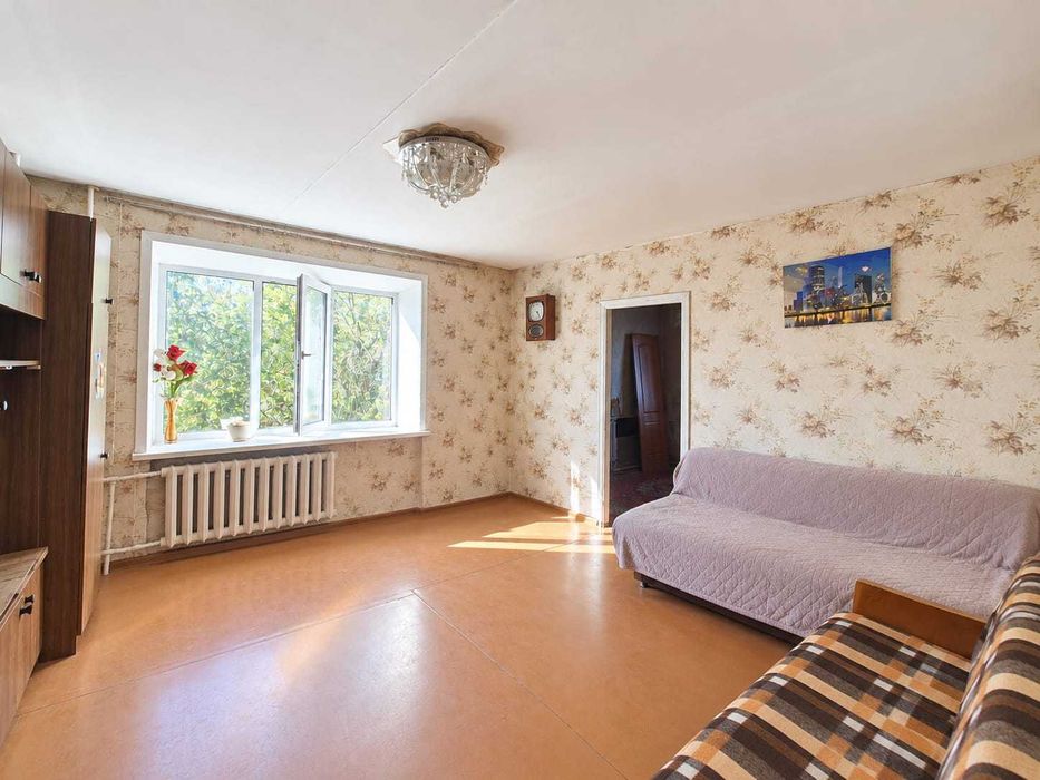 Продам  3-комн. квартиру на 6 мкр.