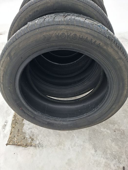 Продам шины 215/55/17 якохама