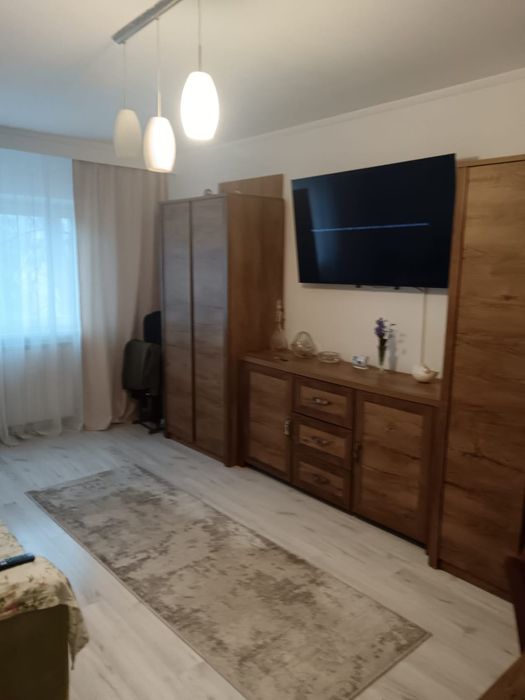 Vând apartament 3 camere  poarta 6