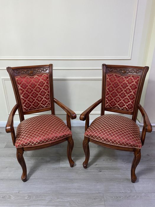 Продам стулья, пр-во Малайзия, материал дерево (карагач)