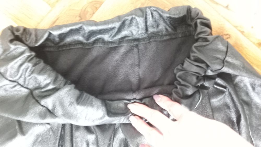 Кожена пола, М-L размер