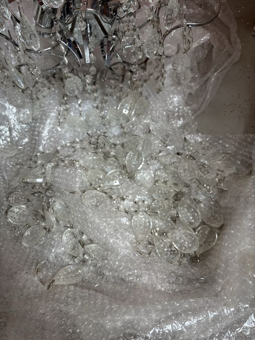 продам люстру с висюльками