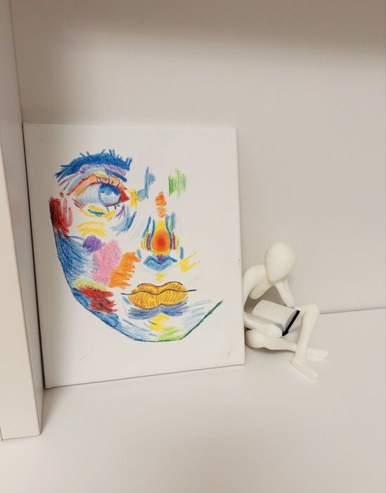 Decoratiune figurina om care citeste nou