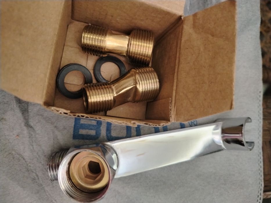 Почти новый смеситель в ванну. Латунь.