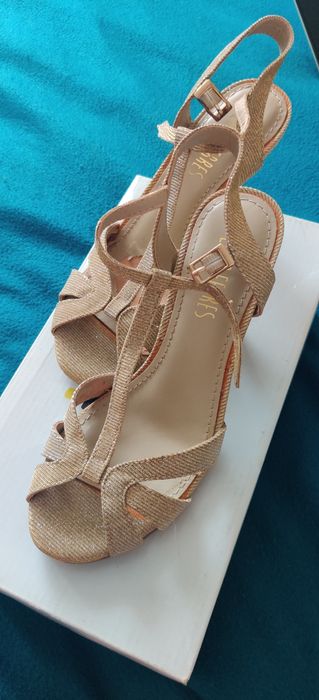 Sandale.elegante material textil