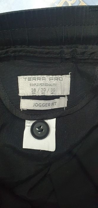 Продам  брюки женские. В отличном состоянии Размер указан на фото.