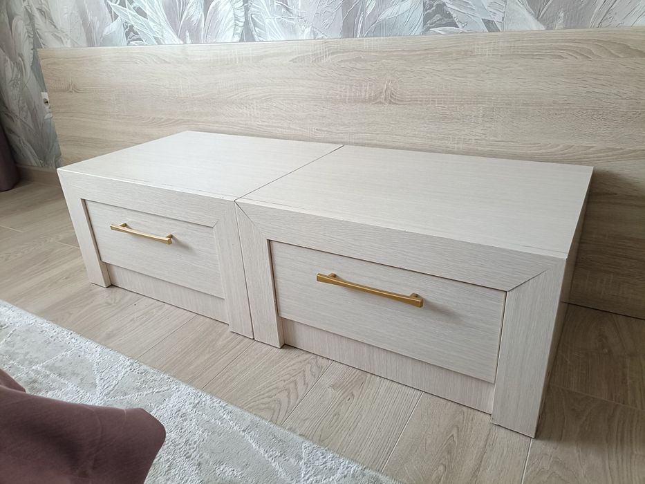 Прикроватные тумбы