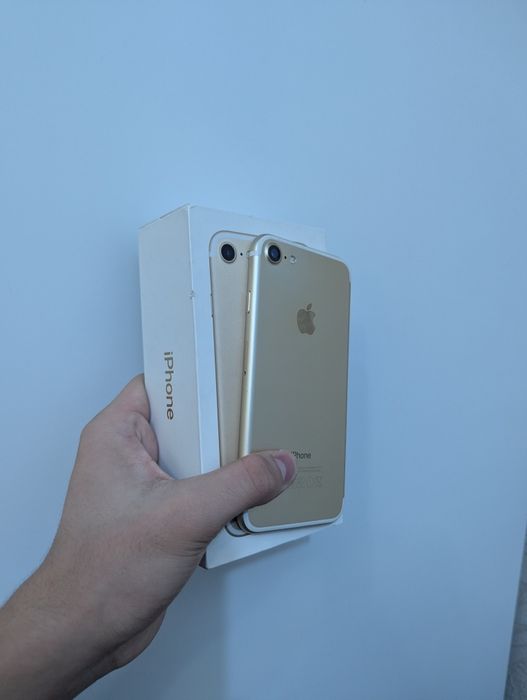 iPhone 7 (32 ГБ, АКБ - 50%).