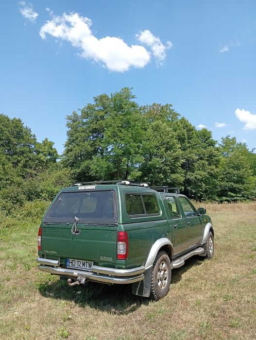 Vând Nissan Navara