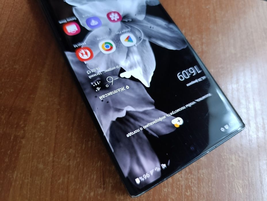 Телефон Самсунг нот 10