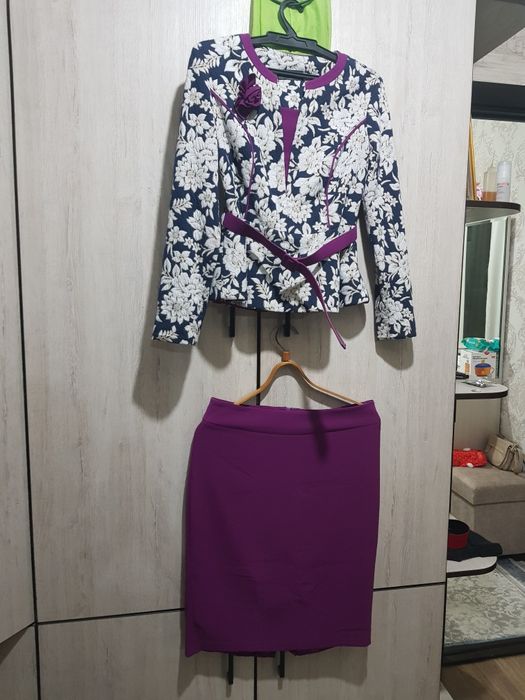 Продаётся костюм. 40р турец.