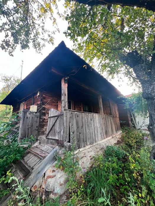 Vand casa traditionala din lemn, pentru relocare, peste 100 ani, 6000 euro neg.