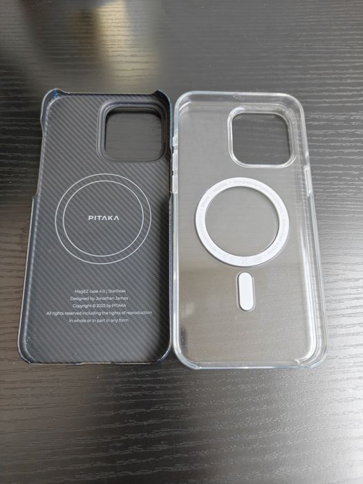 Huse iPhone 15 Pro Max – PITAKA Carbon + Apple Clear Case Original