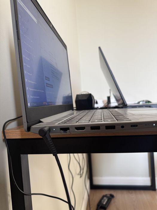Lenovo v15 noutbuk