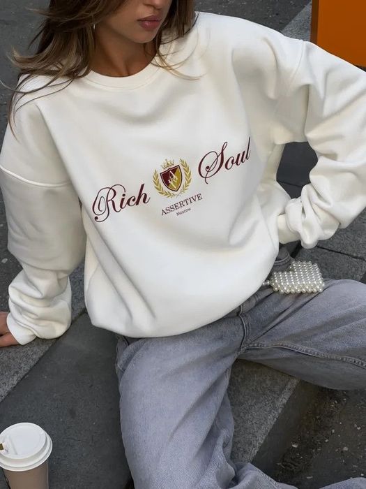 Белый свитшот oversize