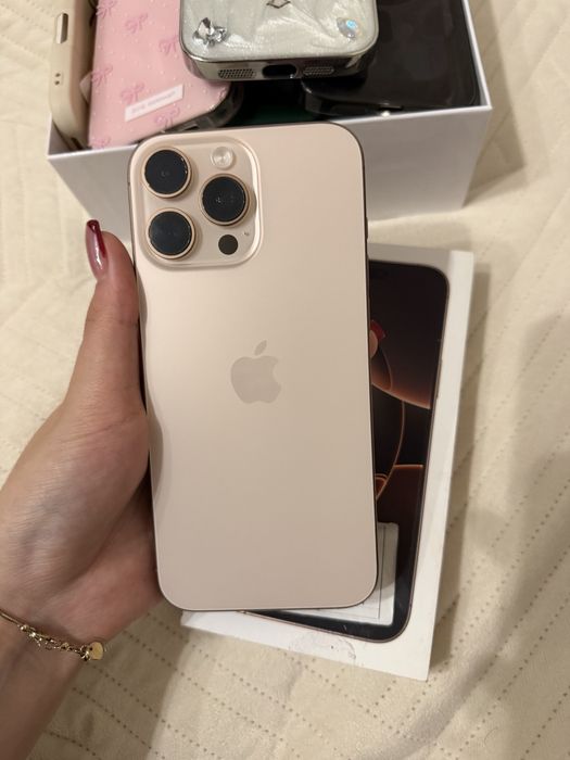 iPhone 16 pro max | коробка чехлов в подарок