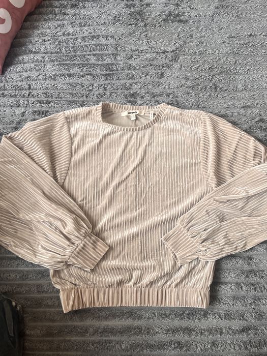 Блузка бежевая легкая