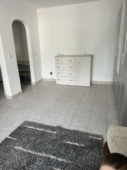 Inchiriez apartament o camera
