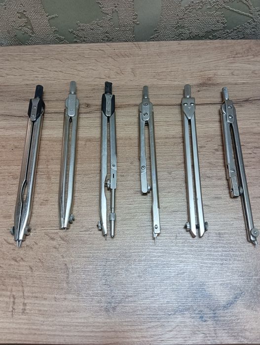 Продам  готовальни.