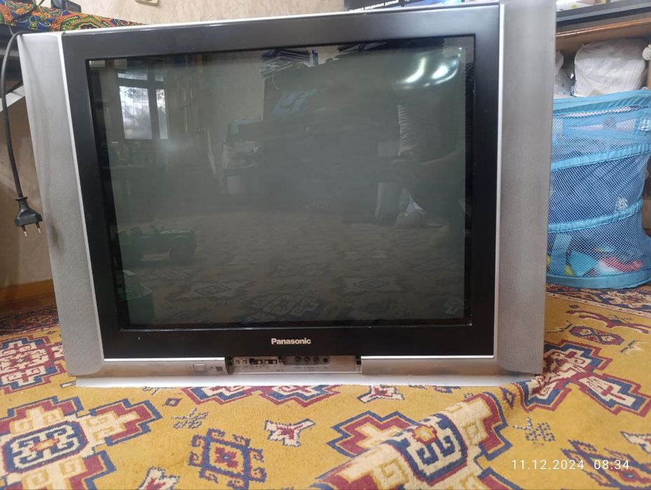 Понасоник
Хороший звучание с разными режимами.

Картин