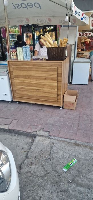 Ресепшн стол для морожнное бизнеса