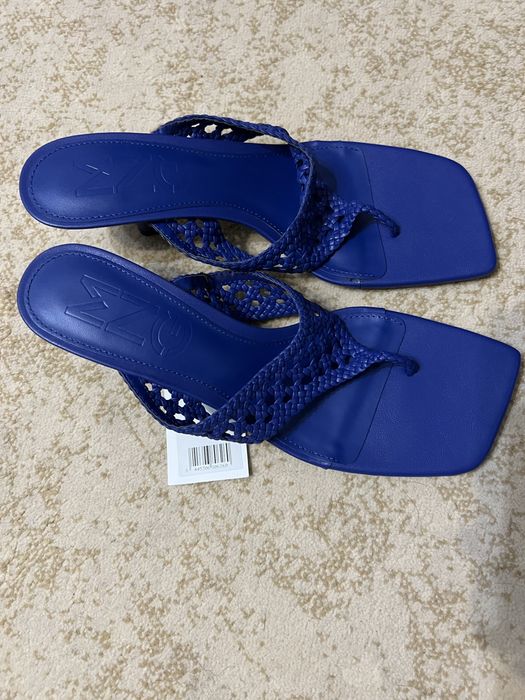 Продам новые шлепки Mango