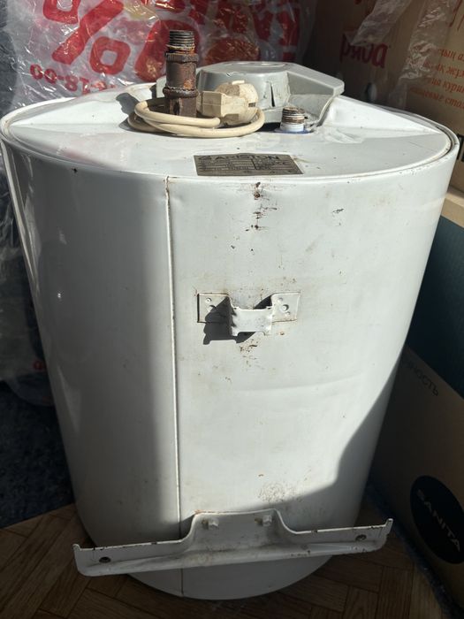 Продам бойлер на запчасти