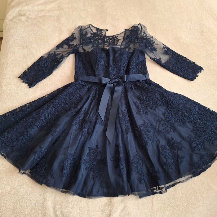 Официална, дантелена, къса рокля с отворен гръб с връзки