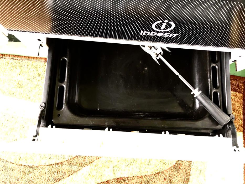 Готварска печка фурна Indesit