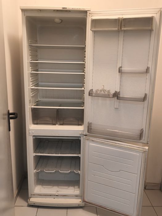 Продам рабочий б/у холодильник.